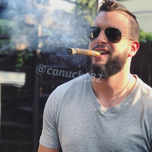 beardedsmoker: #autoportrait