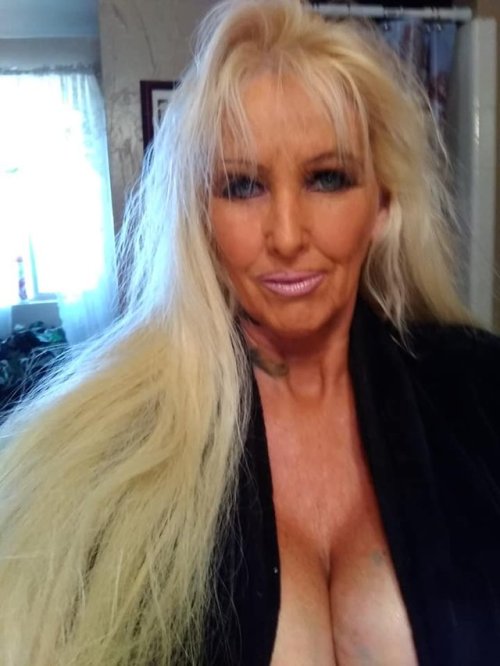 women-r-a-treasure: Beyond Gorgeous  JUST THE RIGHT LIPS FOR SUCKING MY COCK