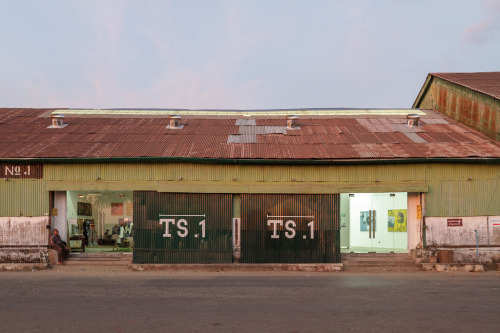 At the waterfront, by the Wadan Jetty at this southwestern tip of downtown Yangon, one finds bo