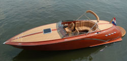 easygoingfuture:  wooden motor boatwww.easygoingfuture.tumblr.com/ 