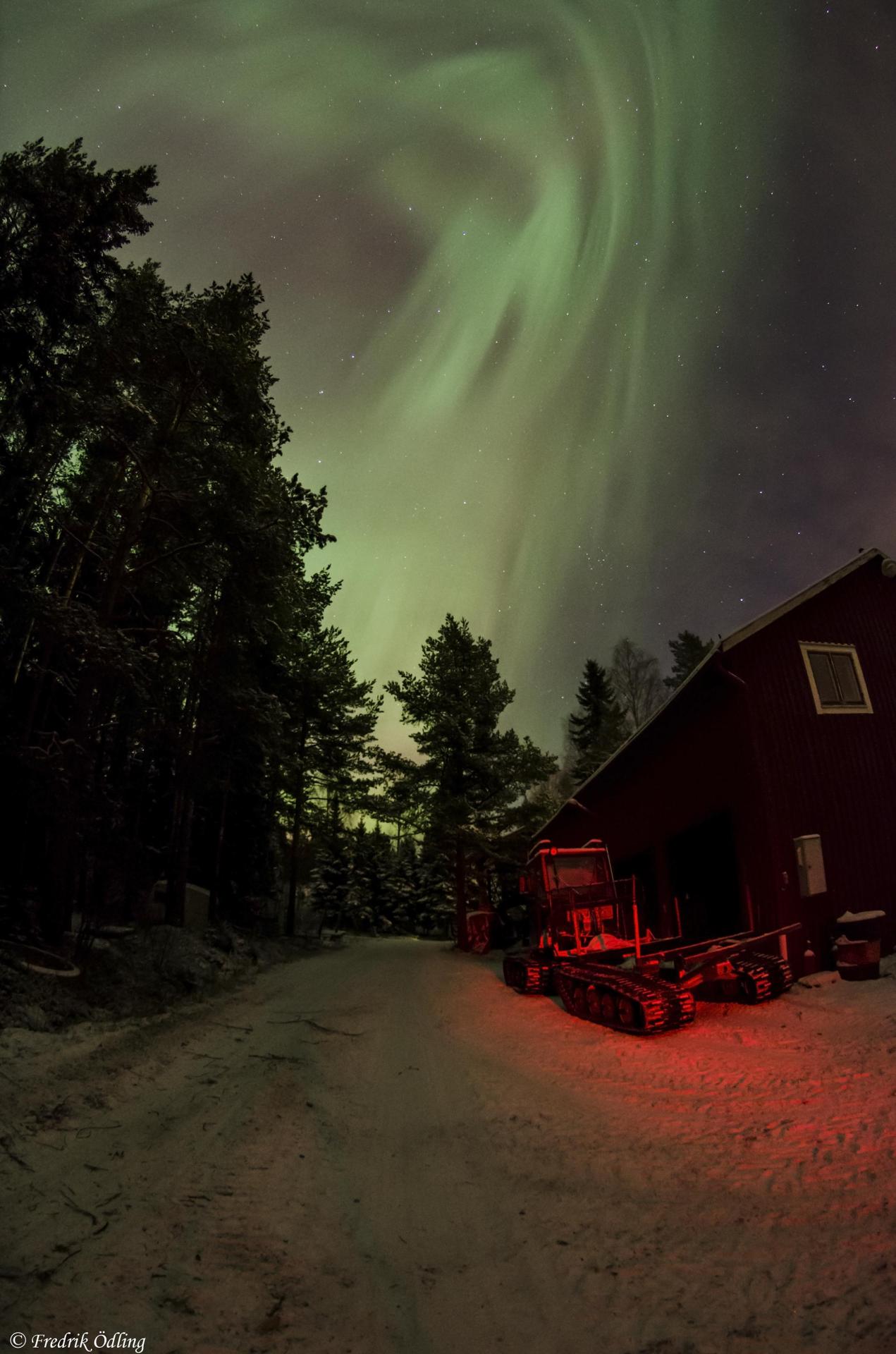 gravitationalbeauty:  just–space:  Aurora Borealis, 22nd Dec, Sweden.  I really