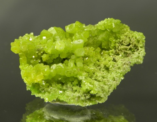 minerali-list: Pyromorphite Pb5(PO4)3Cl China Photo: Pakhneva Ekaterina