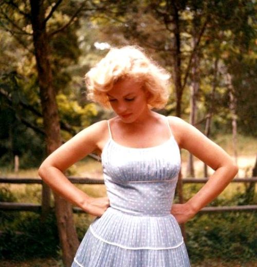 Porn infinitemarilynmonroe:  Marilyn Monroe photographed photos