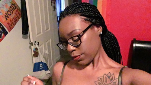 concretefl0wer:  I love the skin I’m in. 🌻 filter fun 🌻