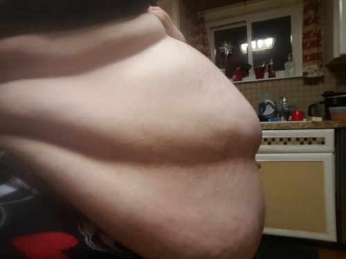 hazeleyesfa: Unf I’m so full tonight… this belly is so round, I look ready to be rolled