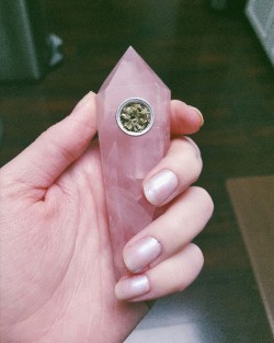 dimlightslut:  rose quartz, the crystal of love, tenderness and sensuality. (also the crystal that’s about to get me stoned 👽)   wow so pretty