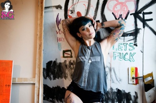 tattooedladiesmetal:  Smash