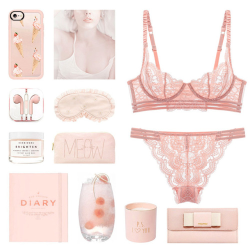 Be absolutely breathtaking with the Aria Unlined Transparent Bra Set. Delectably ornate, these are d
