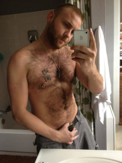 yourroyworld:Love hairy bodied guys, like