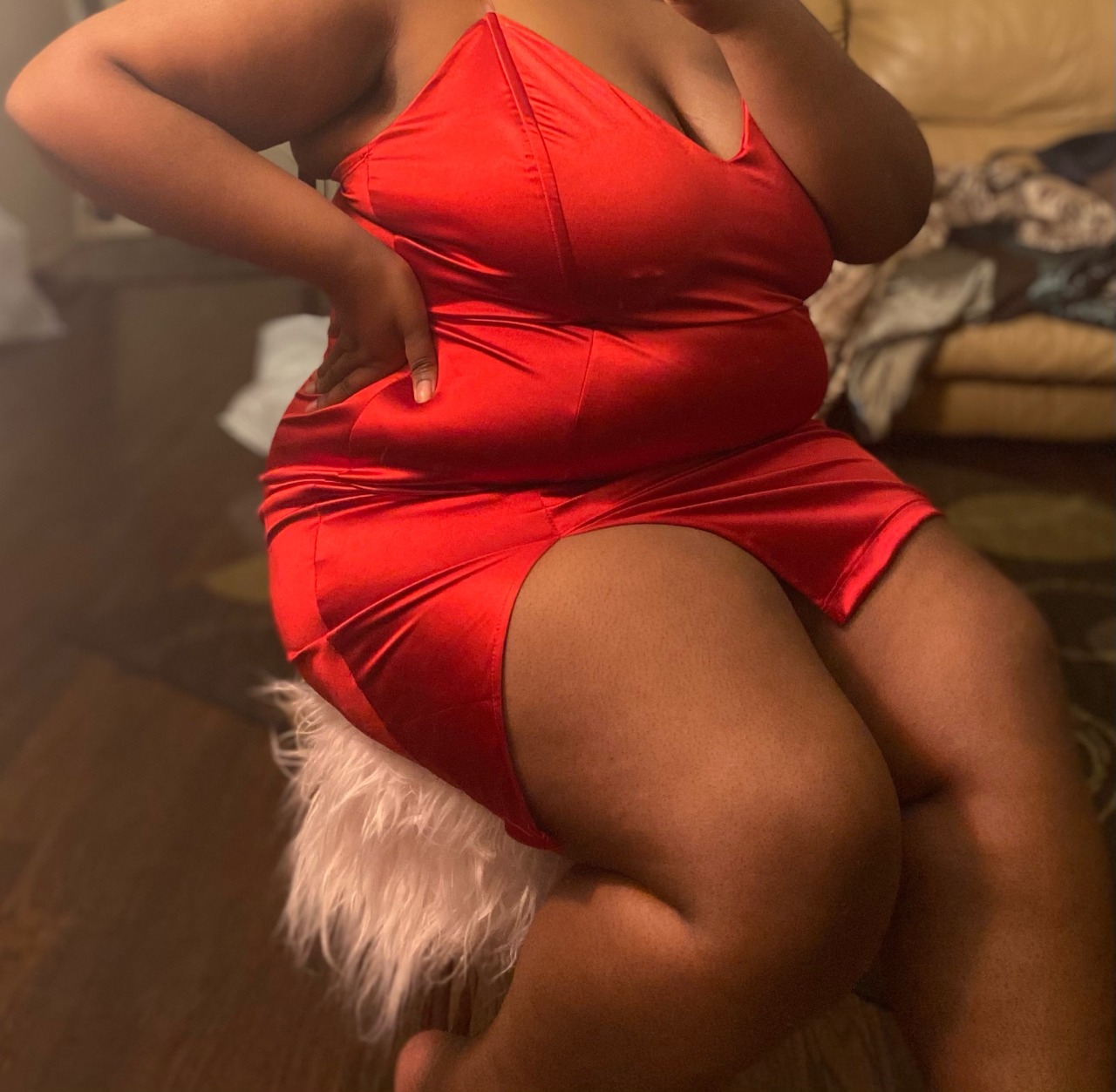 oggoldensweetcheeks:My background be fuckin up my pictures 😔