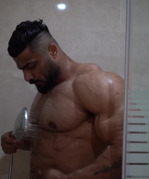 musclelovergr: IRAQI IFBB ELITE PRO BODYBUILDER ALI AL ZARKANISee more: musclelovergr.blogsp