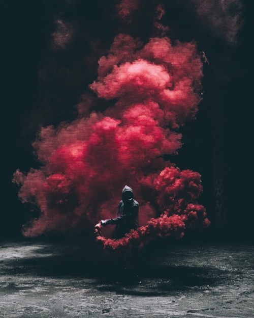 reversedbeat: “smoke”© // Red aesthetic