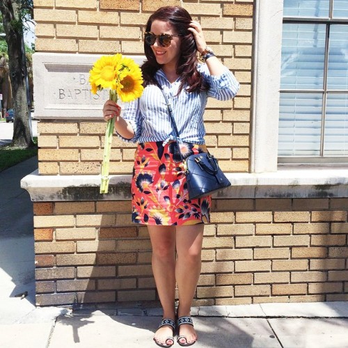 Sunflowers and Saturdays were made for each other! (Right @kewarman ?)#summerstyle #ootd #wiw #jcrew