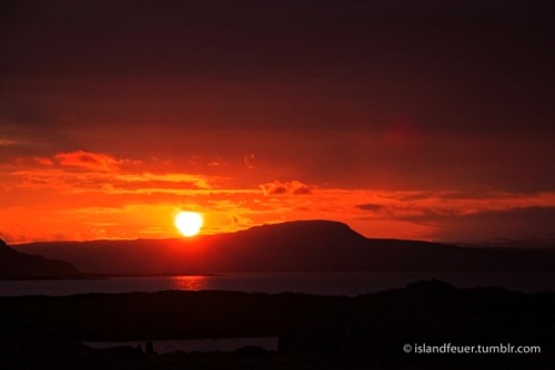 Midnight sun For this experience you want to stay awake longer, or not? Iceland©islandfeuer 201