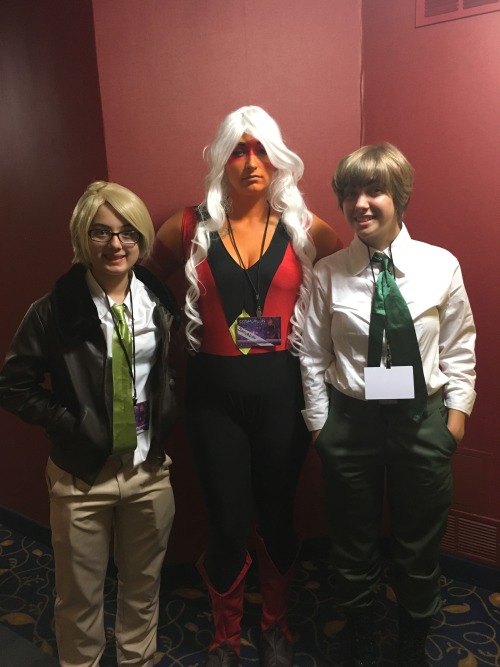 ilicetcosplay: itstheendandweareallfallingup: More cosplacon photos! Tag yourself if you’re in her