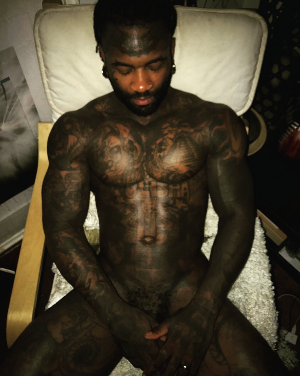 serviceforblacklatinomen: dominicanblackboy: Sexy tatted hot muscle tall ass and