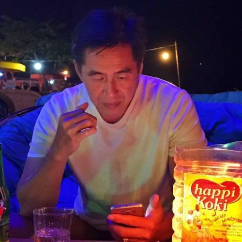theasody: Hy rattanna នៅកំពង់សោមមានប្រពន្ធកូនហើយលួចសីុក្ដឹតប្រុសក្មេង ។បានជួបបានចុយនៅបងប្អូនពេញយើង?