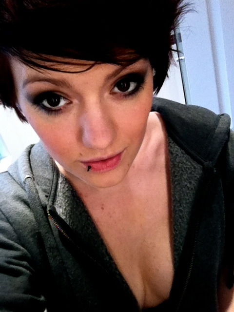 rintee:  moi to other night before i went out :) before id put my outfit on of course lol