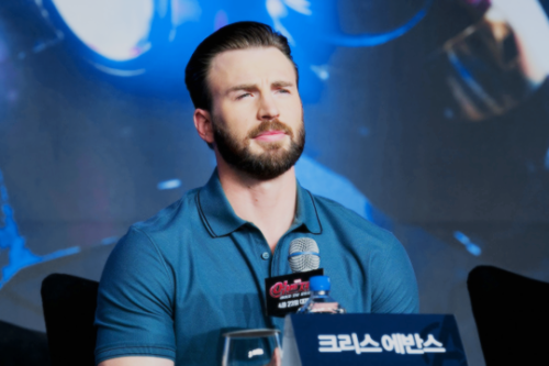 infiniitywars:Chris Evans attending “Avengers: Age of Ultron” Seoul press conference.