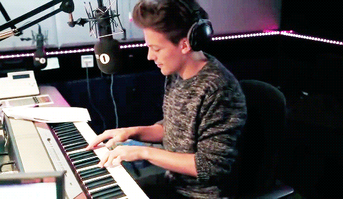 louistomlinsonsgifs:x