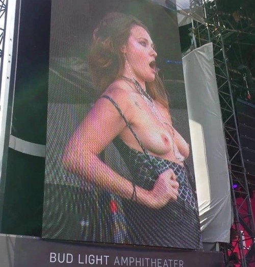 Porn Pics sexycelebssexy:  Tove lo concert flashing