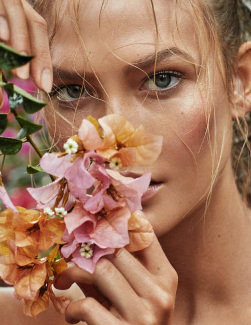 Karlie Kloss by Alique | Beauté: Le Soleil Á Découvert | Vogue Paris Beauty May 2019 