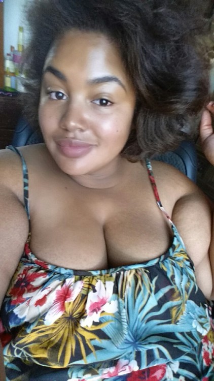 theladyinthestripeddress:  Meeeeeeeeee