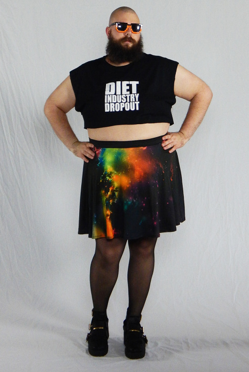 hisblackdress: Chubby Cartwheels sells this top in a crop length and you should totally buy it 