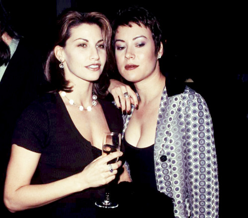 ecstasyinrestraints: mabellonghetti: Gina Gershon and Jennifer Tilly at the premiere of Bound, 1996 