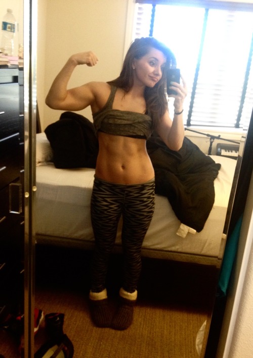 ibilateral:  fightoncarryon:  want a ring in that belly button!  Gaahh. Your abs slay me.