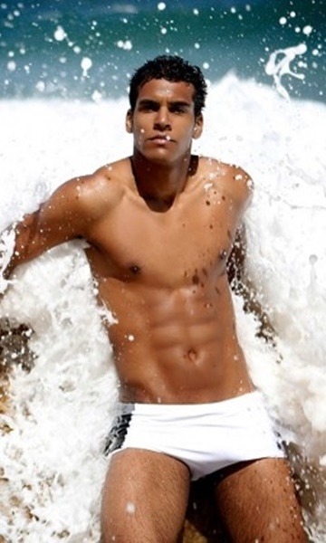 male-and-others-drugs:   Marcelo Melo Jr naked