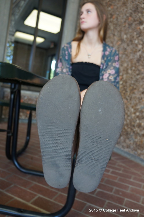 collegefeetarchive:  Freshman Feet Friday? I think so. Check out 18 year-old Sandy’s size 9s in a pa