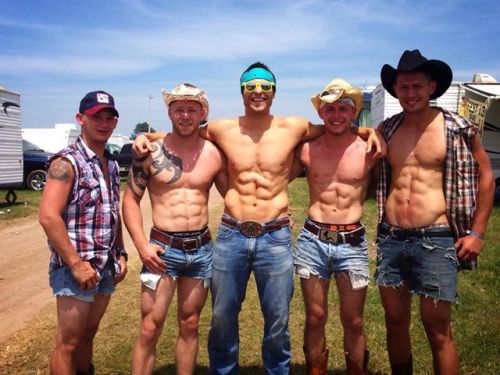 cowboybuttsdrivemynuts: gardenofearthlydelight: gardenofearthlydelight.tumblr.com/ What a gay countr