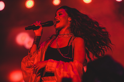 Sex robyncandids:    Rihanna performing at Rock pictures