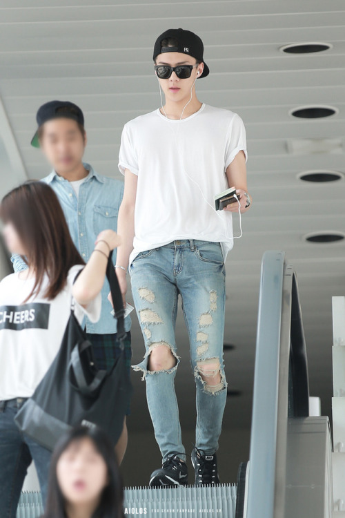 scarletsehun:top three airport looks: yixing / jongin / sehun