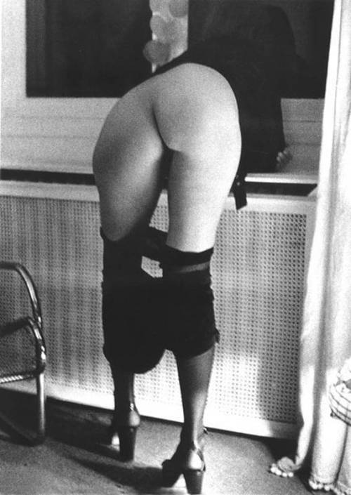asolitarycomfort:  Helmut Newton 