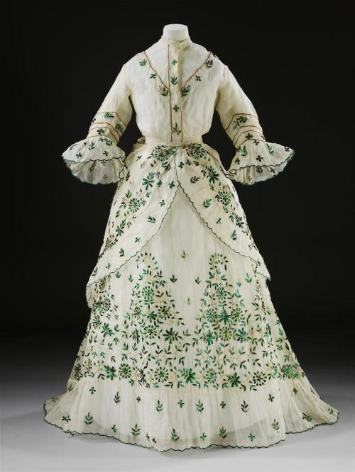 fripperiesandfobs: Dress, 1868-9From the V&A