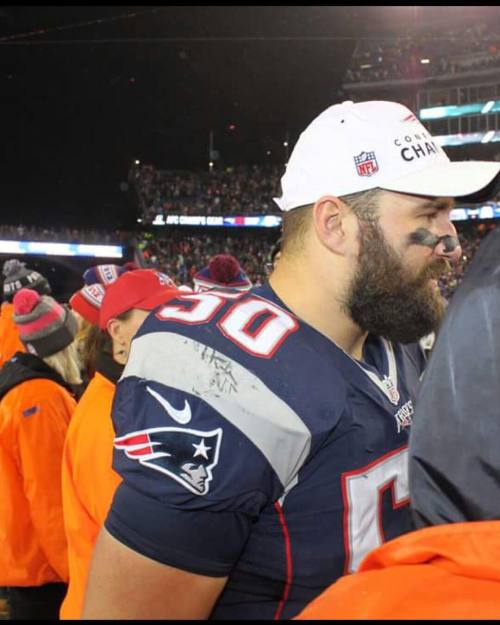 When you somewhat get a picture with Ninkovich thats me in the pink pompom hat haha #patriots #teamo