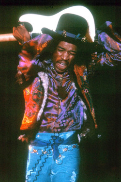 soundsof71:  Jimi Hendrix at the Olympia,