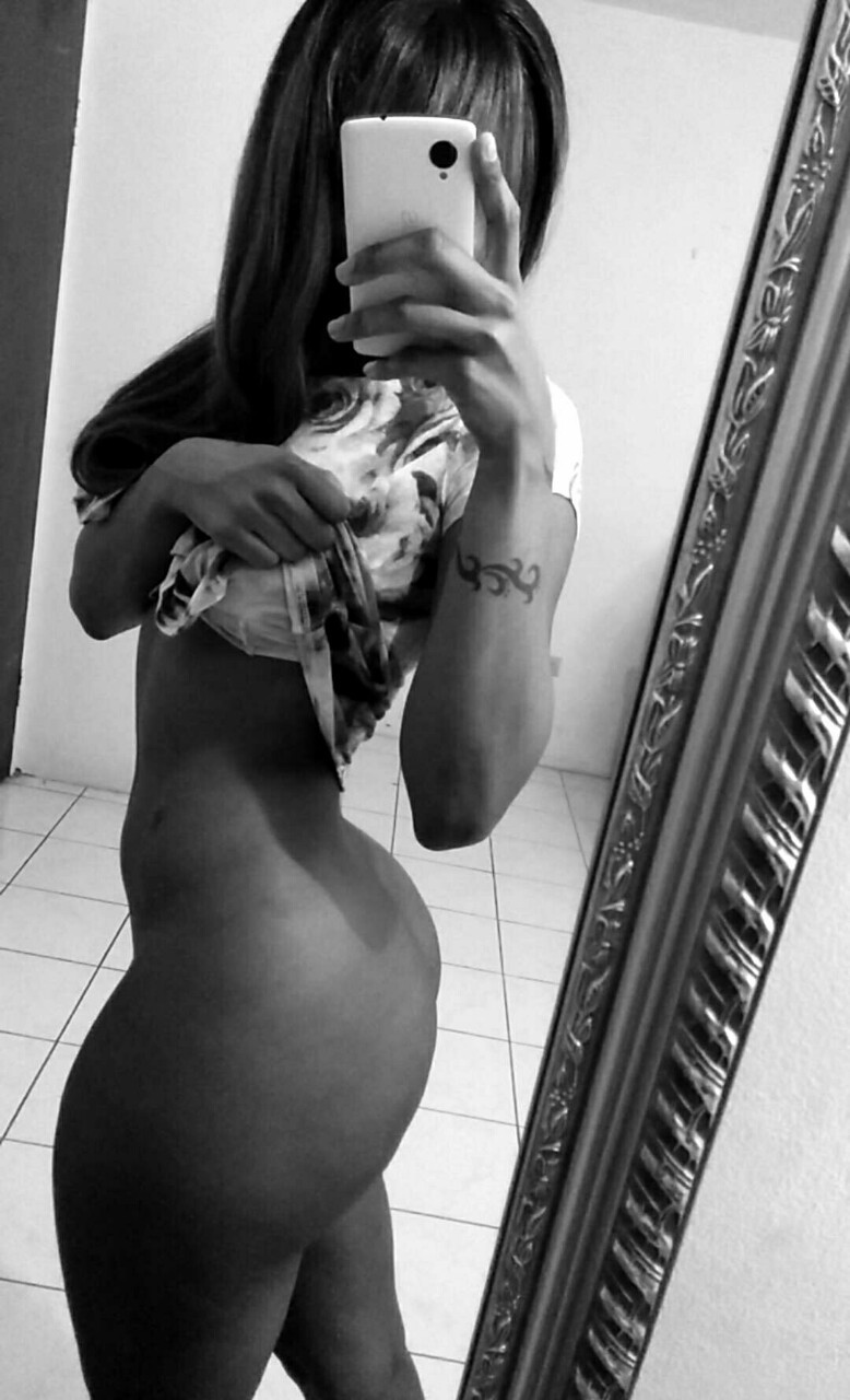 jajisi:  Addicted to Black &amp; White.  