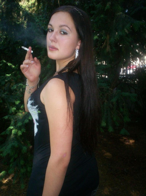 smokercentral: She seems like a very sweet and confident young woman. www.flickr.com/photos