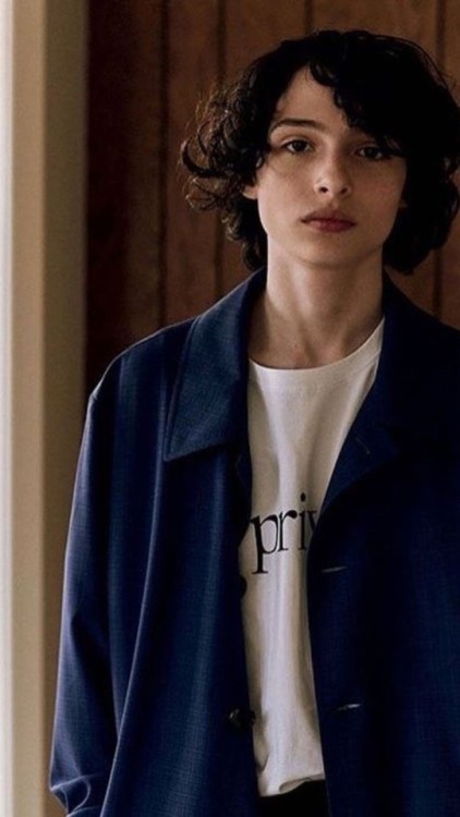 A petición de @stramberry-sweet unos fondos de pantalla de FINN WOLFHARD…. Sígu