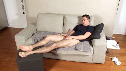 69cockhound69:  I’d love to tongue Mick Roberts’ big, gaping piss slit.