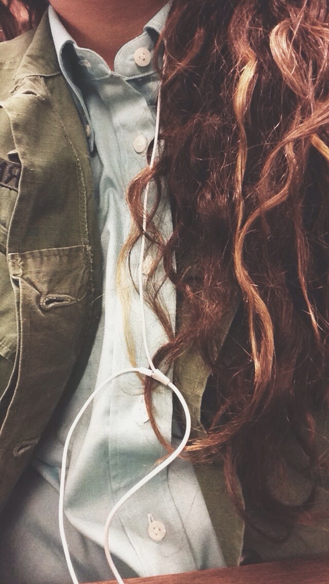 idrathergoforgirls:  👭 