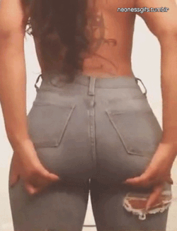 nawthatznasty:  neonessgifs:  mizz twerksum