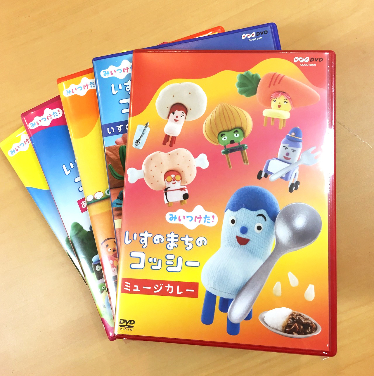 いすのまちのコッシー Dvdシリーズ5 ミュージカレー 本日6月21日に発売されました Qmotri いすのまちのコッシー Dvdシリーズ5 ミュージカレー 本日6月21日に発売されました Qmotri