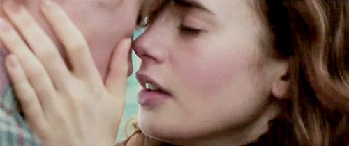 unchicoinestable:  “No era una amistad común. Eramos inseparables, siendo constantemente separados. Me di cuenta que, sin importar dónde estés o con quién estés, yo siempre, completa y sinceramente, te amaré.” 