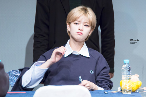 fy-jeongyeon: © Jeongyeon Studio | Do not edit. ( 1 / 2 )