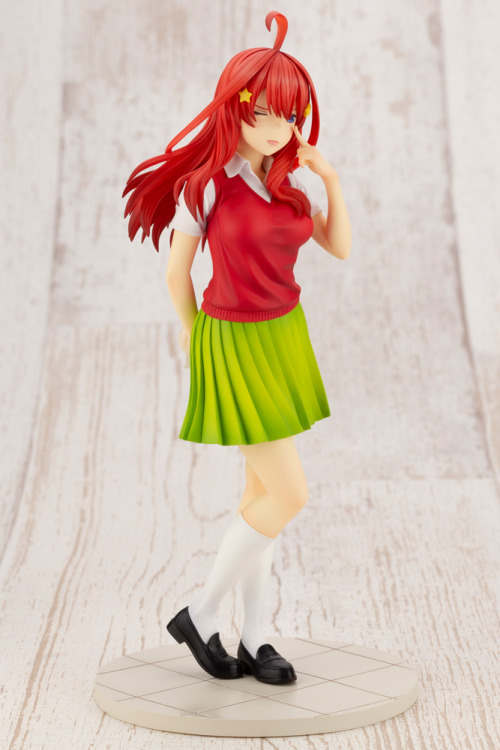 Gotoubun no Hanayome - 1/8 Itsuki Nakano Figure by Kotobukiya. Bonus face plate for purchasing from 