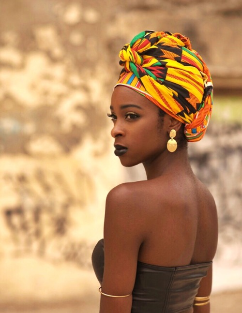 jaw-droppingwomen:  🌹
